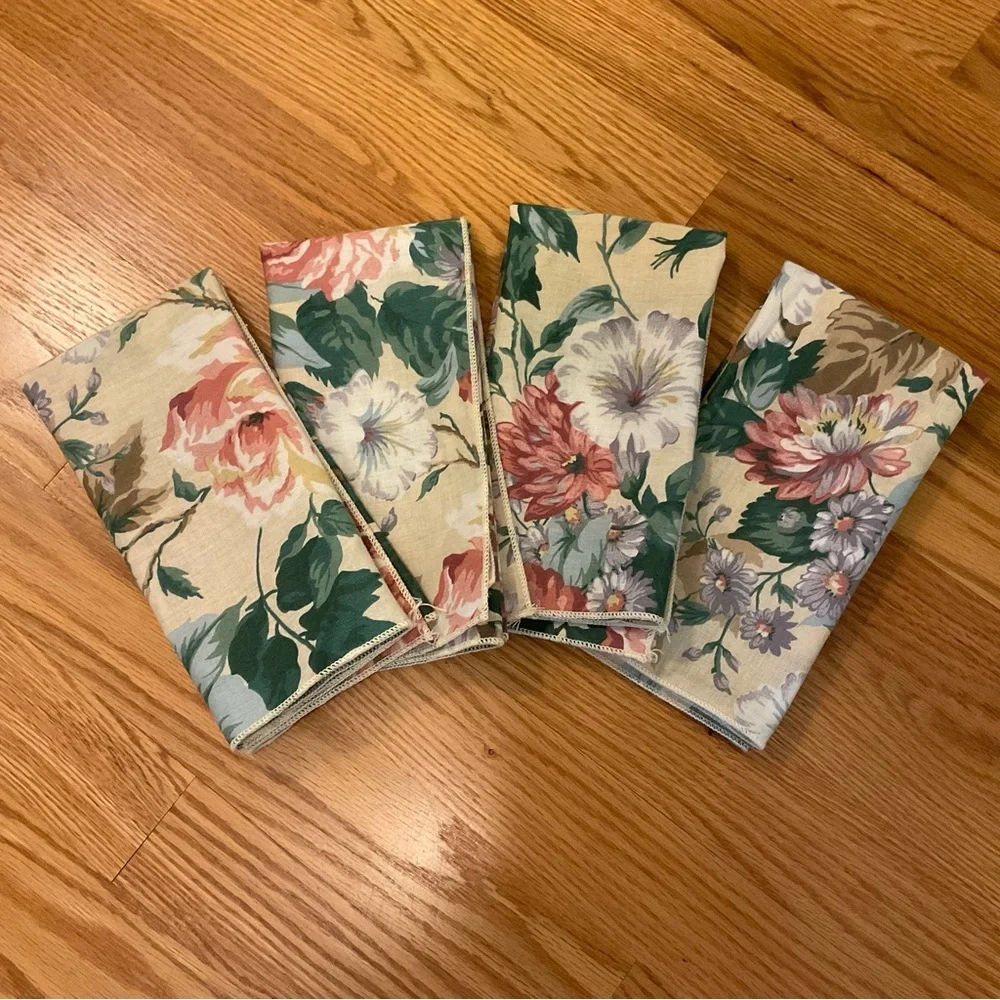 Floral Patterned Fabric Napkins Set